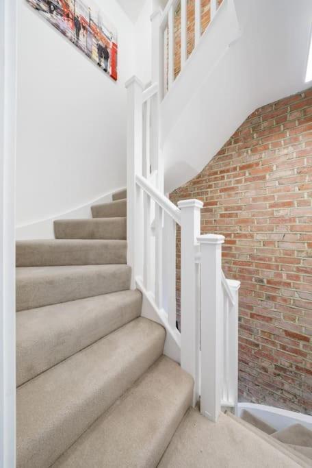 Newly Refurbished 2 Bed Flat Apartment Mill Hill Bagian luar foto